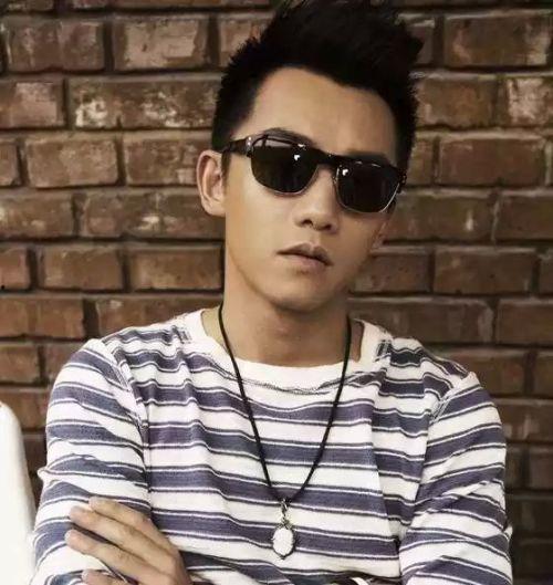 跑男里陈赫的背景音乐,动感旋律下的欢乐时光